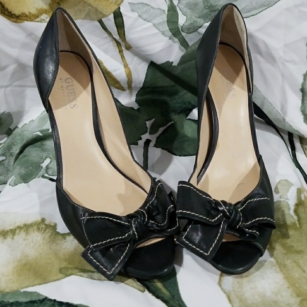 GUESS By Marciano Pumps